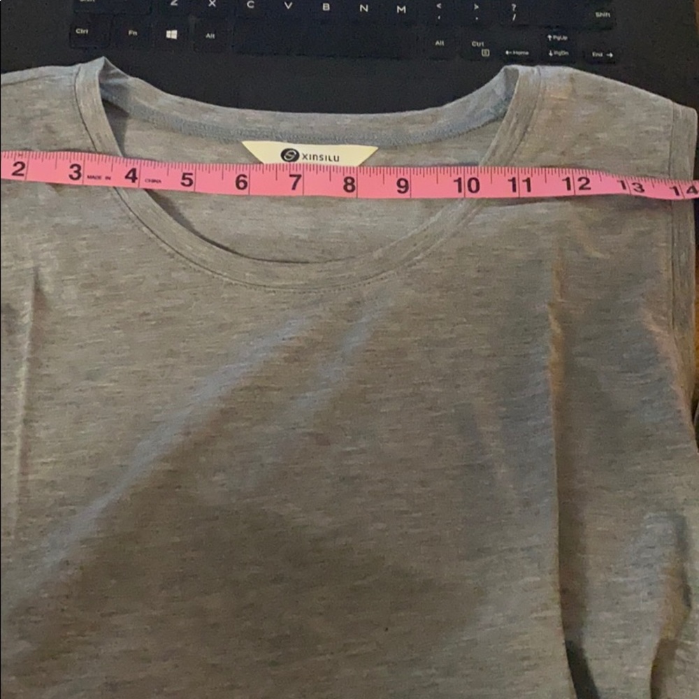 NWT Cropped Workout Top - Picture 2 of 3